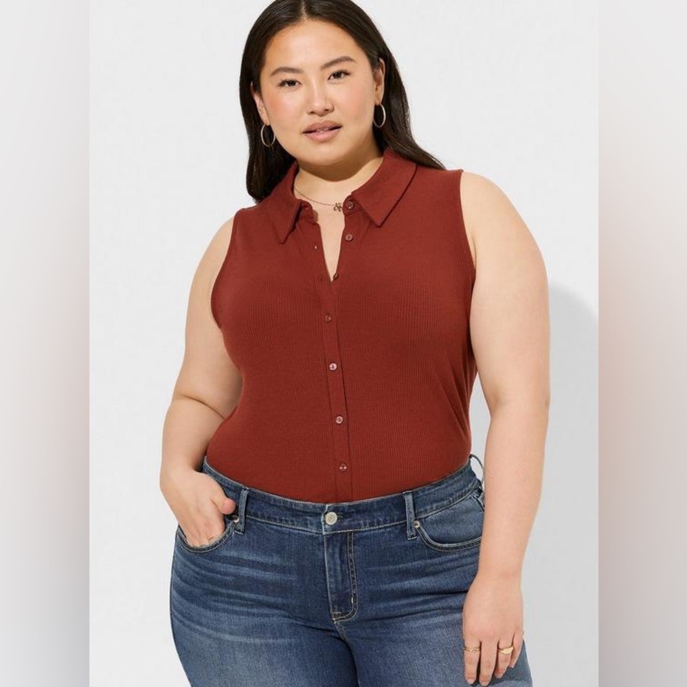 Fitted Super Soft Rib V-Neck Collared Button-Up Crop Tank